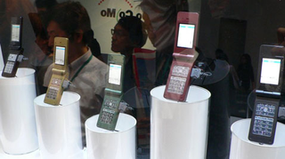 Illustration for article titled Update: E-Paper Phone from DoCoMo Has Ever-Changing Keys